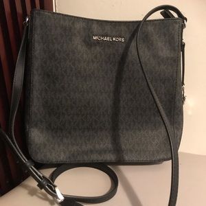 Authentic Michael Kors messenger crossbo